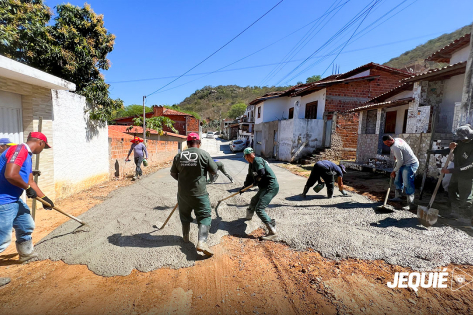 Prefeitura de Jequié leva pavimentação para vias públicas do povoado da Barragem da Pedra